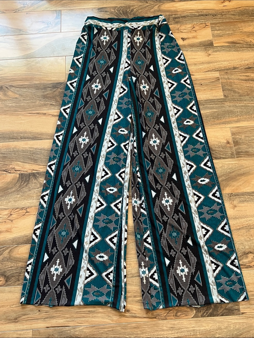 Southwestern Aztec Wide Leg Flare Pants Womens M Western Boho New Mode USA